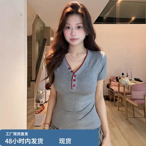 大尺码胖妹妹休闲风撞色V领钮扣亨利领短袖女夏季新款高知miu系上