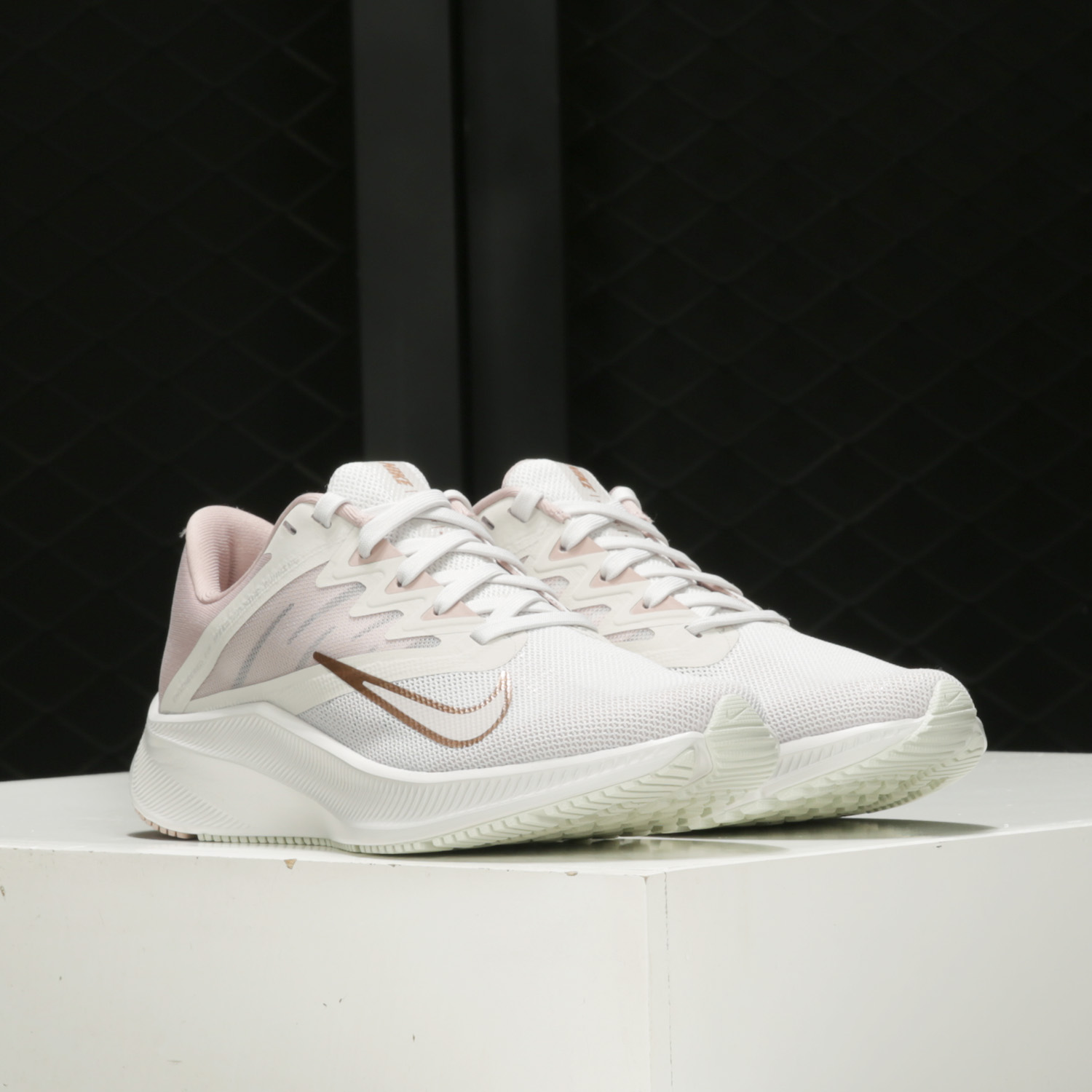 Nike/耐克正品当季新款女子橡胶底防滑透气缓震跑步鞋 CD0232