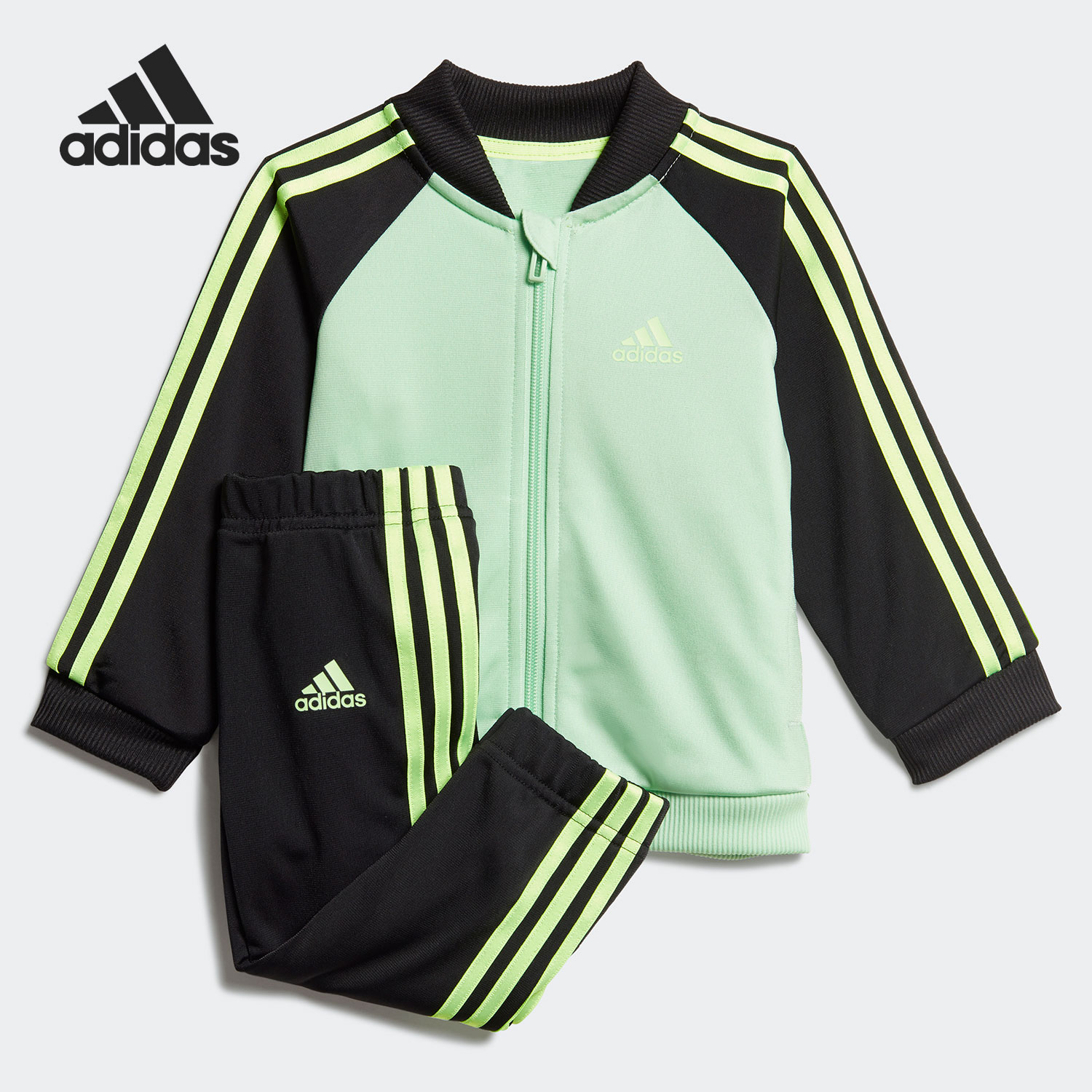 2021年夏季运动套装Adidas时尚