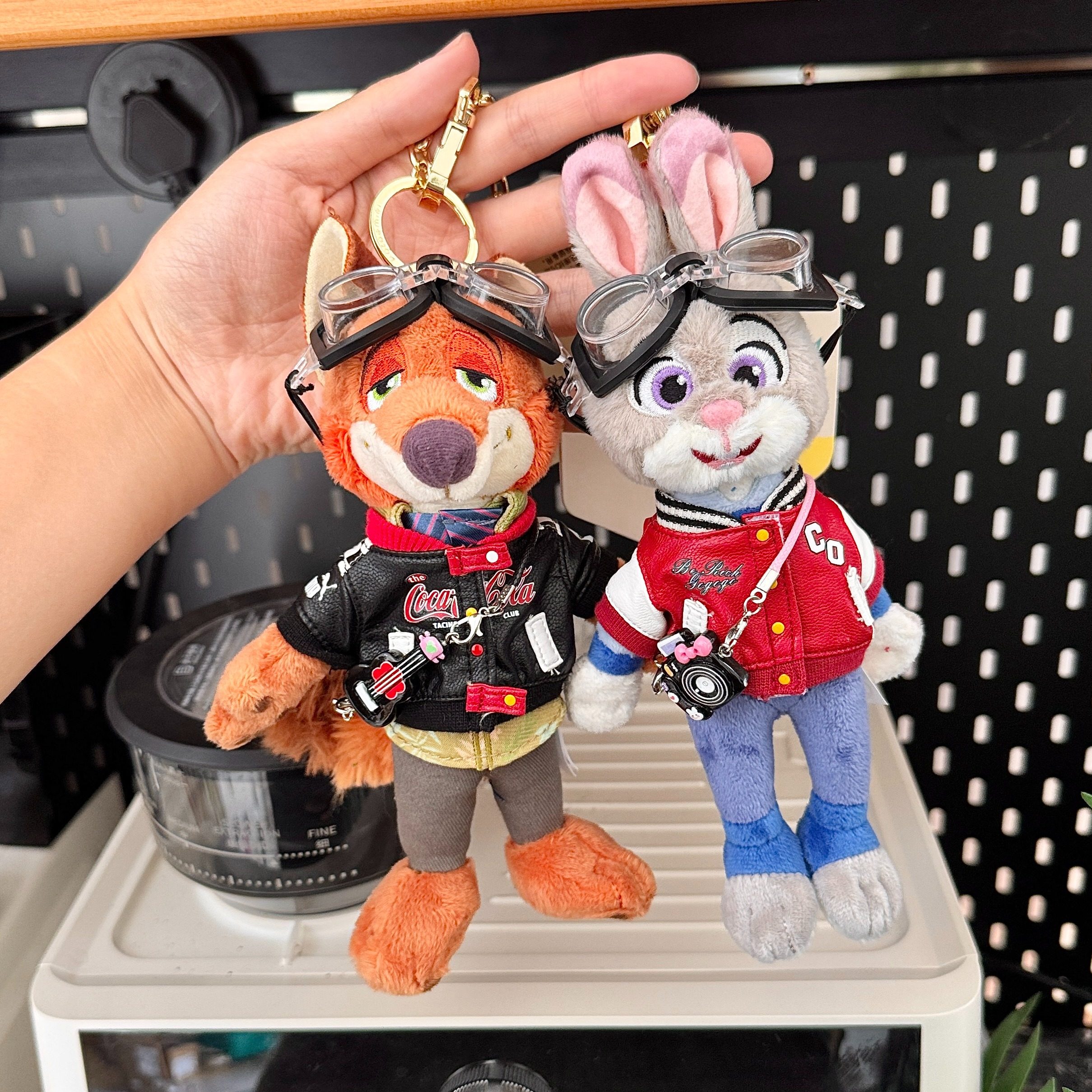 正版疯狂动物城尼克朱迪挂件迪士尼毛绒玩偶生日礼物情侣机车夹克