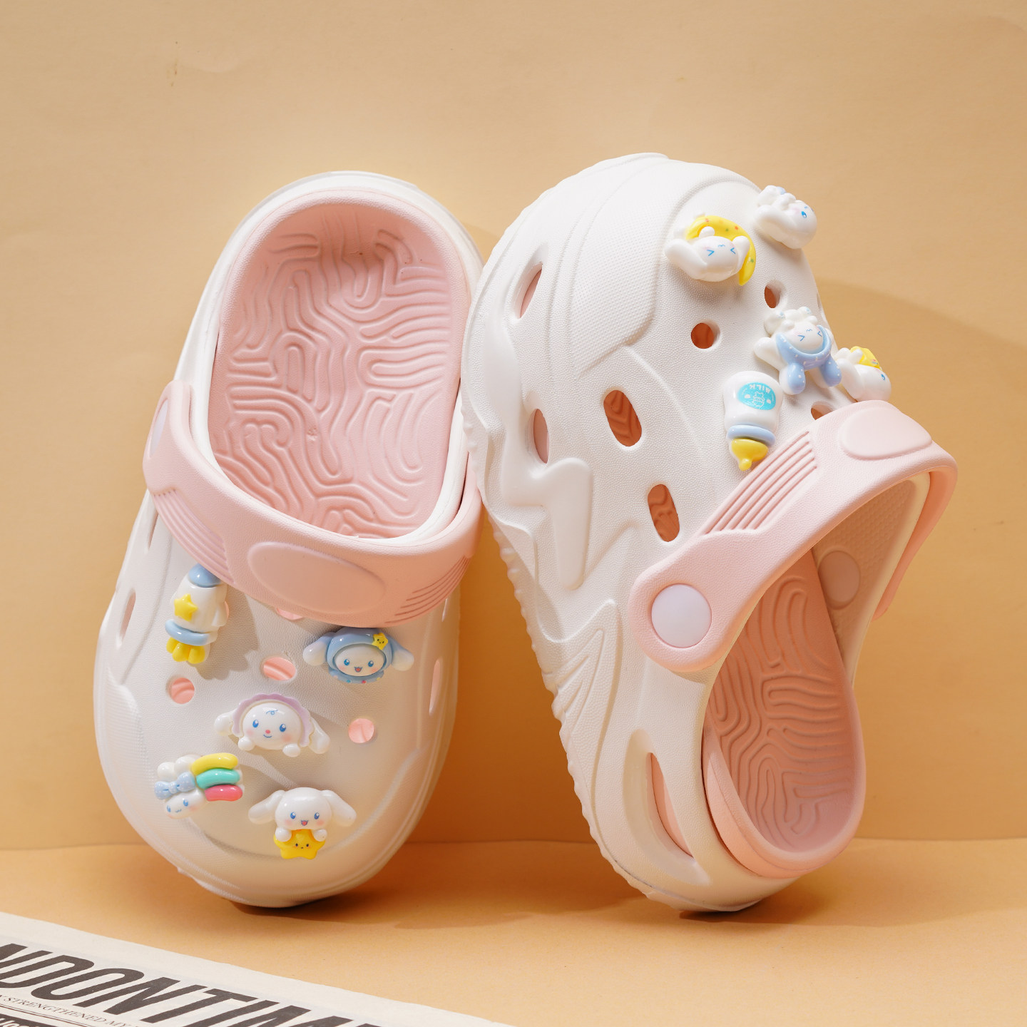 儿童洞洞鞋2026夏季新款女童拖鞋外穿防滑包头沙滩鞋凉拖鞋宝宝