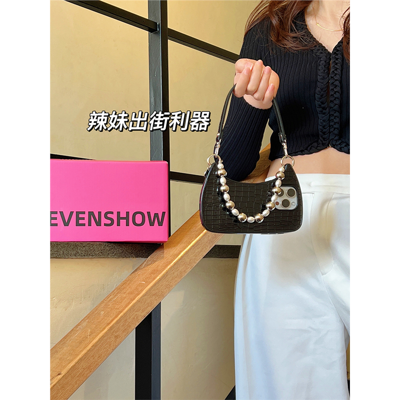 EVENSHOW高端原创设计腋下包手机壳带珍珠斜跨手机链防摔全包保护套适用于苹果13iPhone14ProMax15小众手提壳