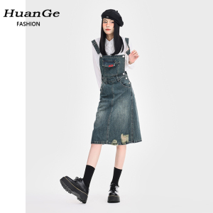 牛仔背带连衣裙女2026夏季穿搭小个子设计感显瘦宽松中长款背带裙