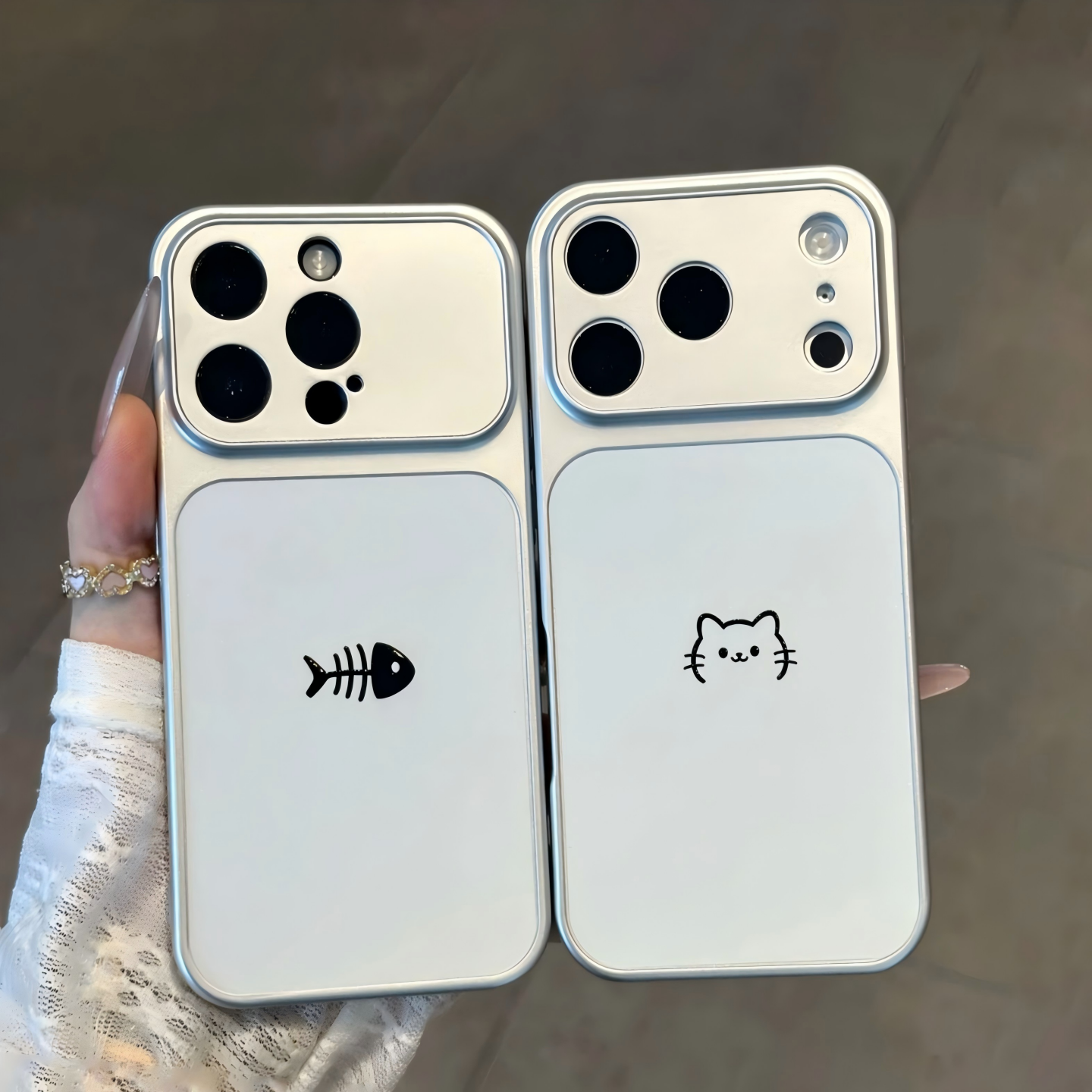 简约线条鱼骨小猫适用iPhone16/17promax手机壳小米17/15pro支架OPPOfindX9超好看华为pura90pro新款荣耀600