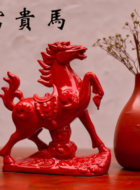 枣红色陶瓷红马家居装饰品