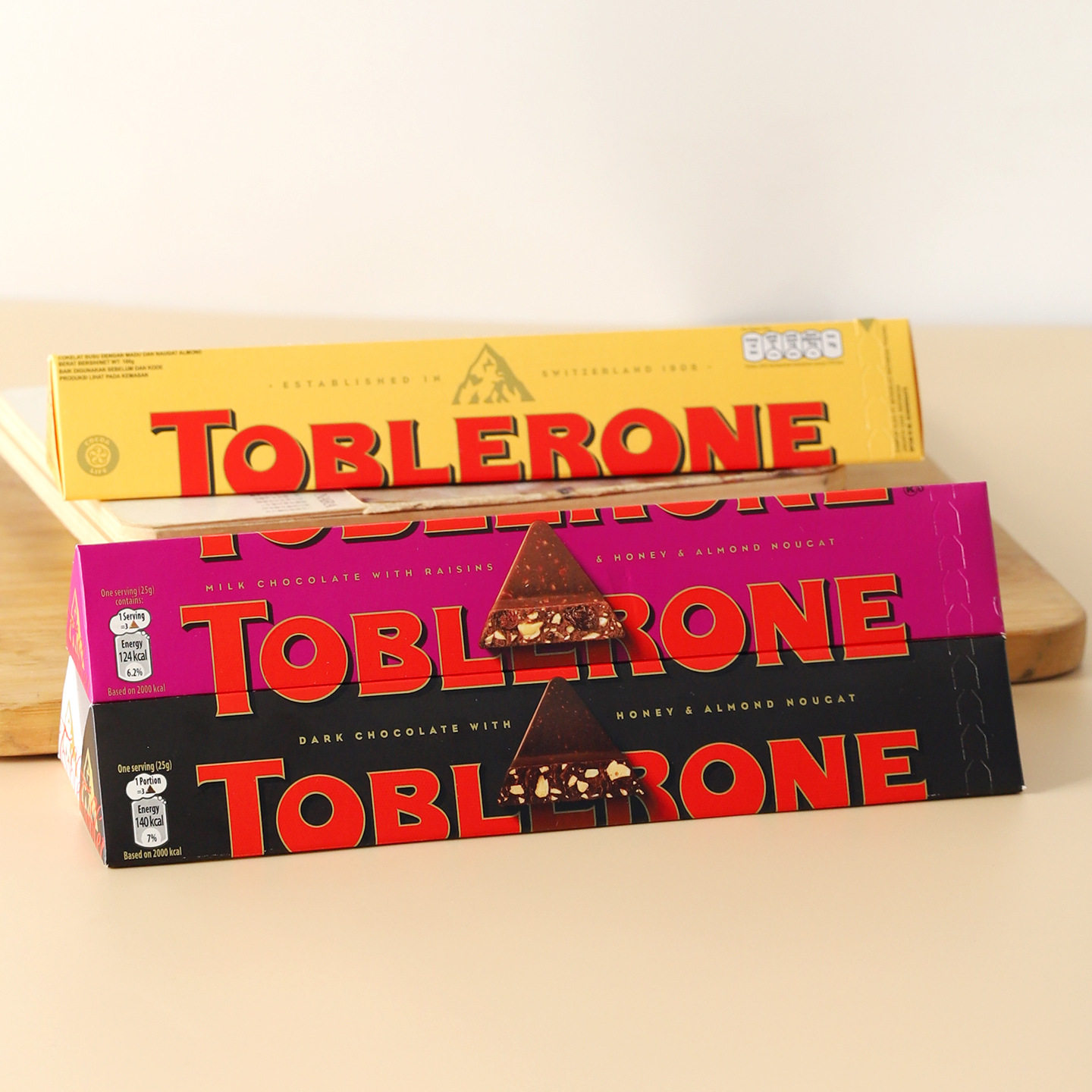 瑞士进口TOBLERONE三角巧克力巴旦木牛奶黑巧克力条装休闲小零食