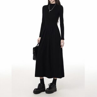 黑色半高领长袖连衣裙女2025秋冬新款小个子收腰显瘦修身中长款裙