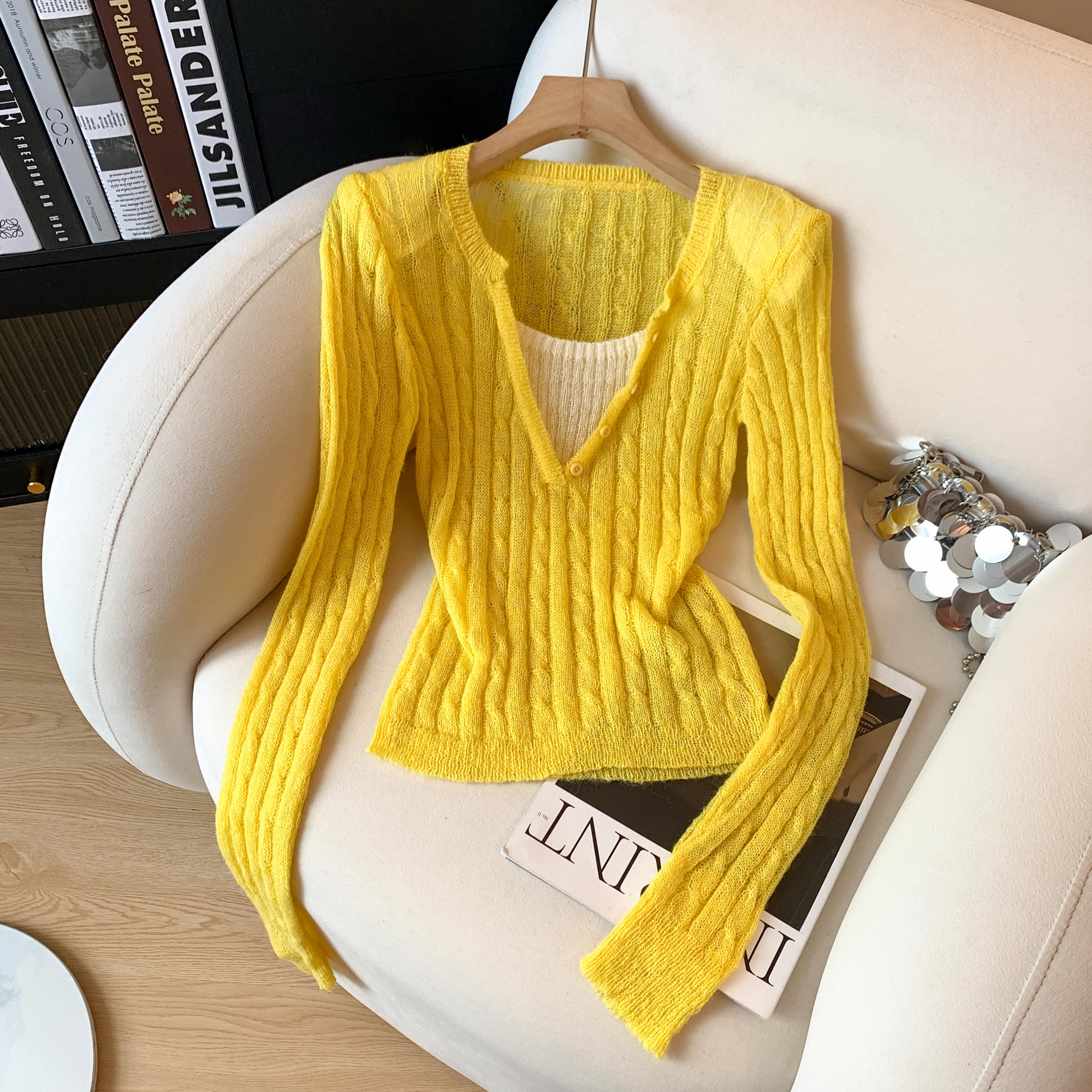 黄色假两件巨好看垫肩针织打底衫