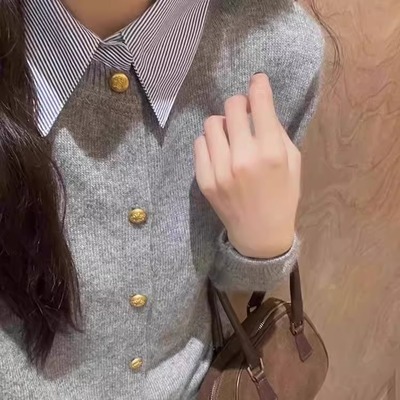 灰色衬衫领拼接假两件毛衣上衣