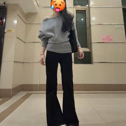 韩版短款斜肩灰色针织衫女春季2025新款宽松慵懒风显瘦一字肩上衣