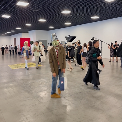 这是cos僵尸还是cos我上班？