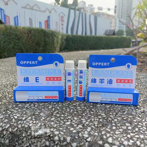 OPPERT澳佩尔绵羊油高保湿润唇膏4.5g维E特润修护无色防干裂正品