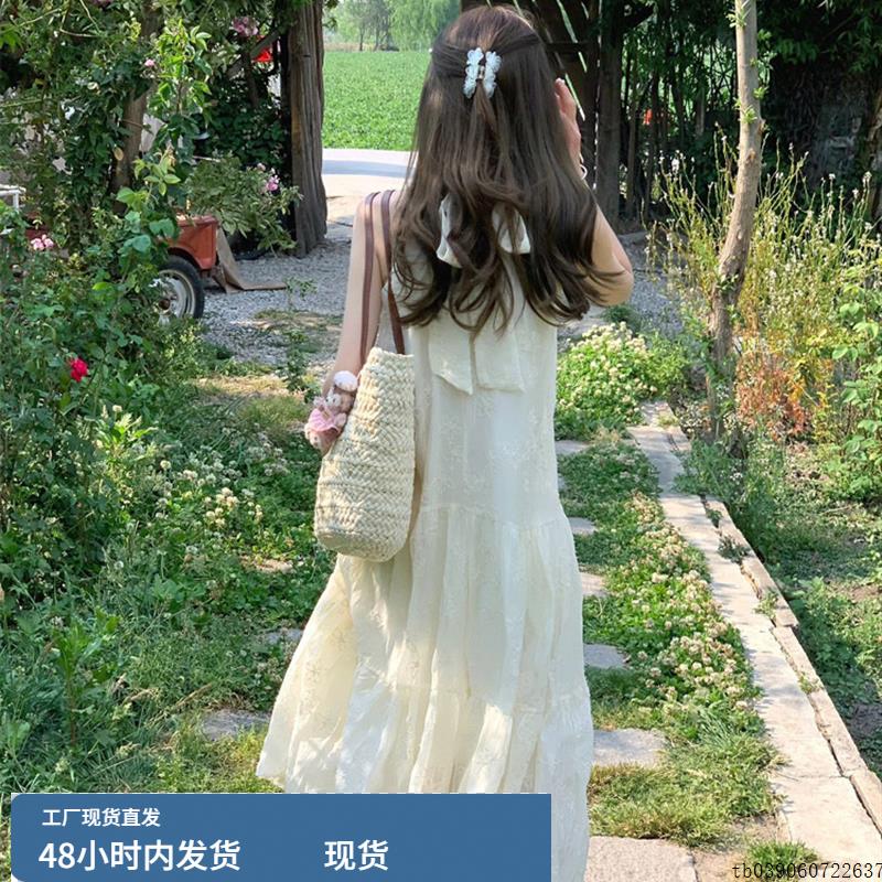 法式蕾丝复古挂脖连衣裙女夏季无袖露肩小个子杏色度假风沙滩长裙