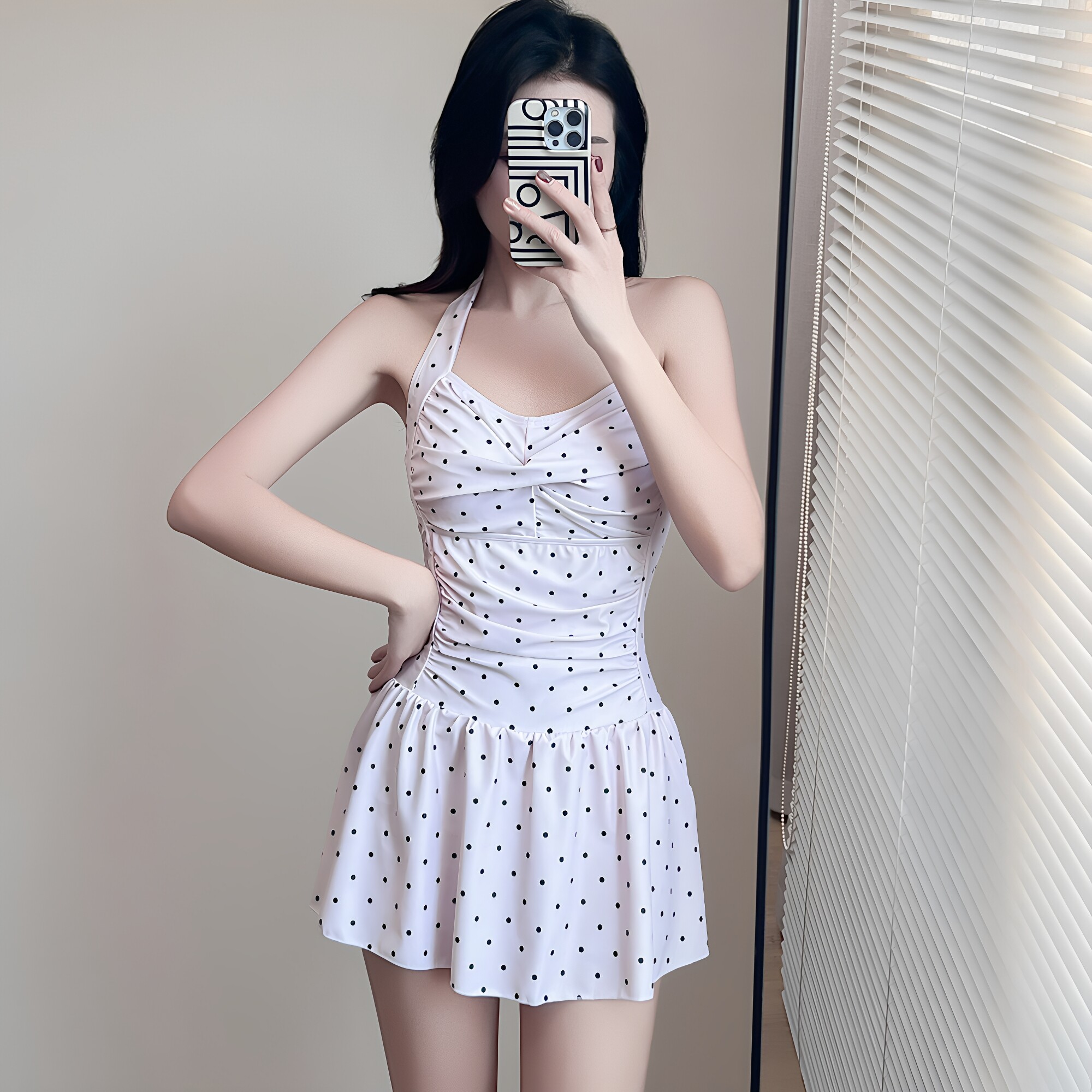 挂脖波点连体泳衣女显瘦海边度假