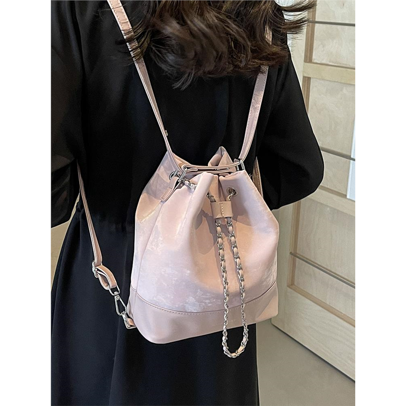 水桶包包女2026新款小众设计链条双肩包女高级感时尚斜挎白色背包