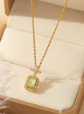 时尚百搭绿晶方项链女轻奢高级感吊坠钛钢不掉色甜美锁骨链配饰品