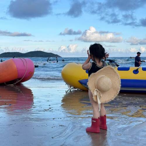 红色儿童雨鞋女孩幼儿园专用防滑软底轻便海边度假宝宝中筒雨靴夏
