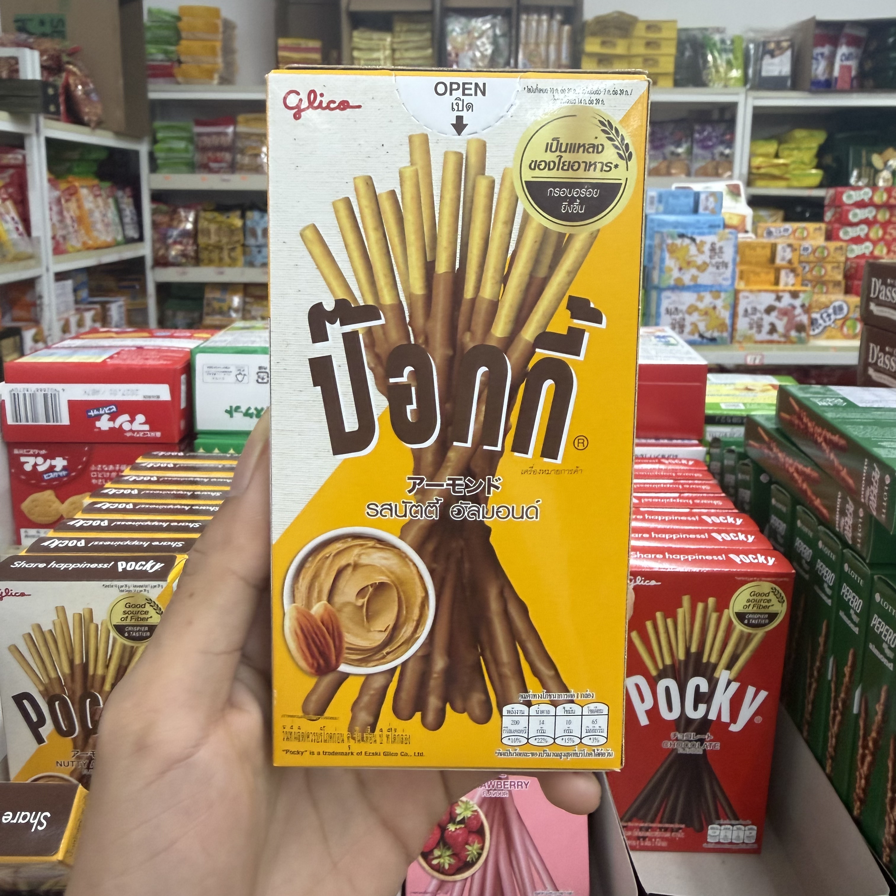 香港代购百奇泰国进口巧克力棒饼干棒儿童零食休闲食品草莓抹茶棒