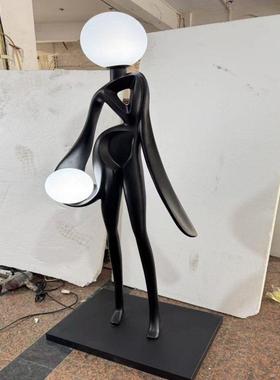 新款迎宾人物后现代落地灯人体雕塑带灯创意展厅艺术酒店大堂摆件