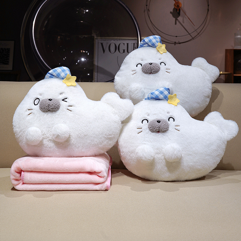 卡通暖手抱枕毯子三合一办公室午睡枕趴着睡觉可插手捂手可爱靠枕