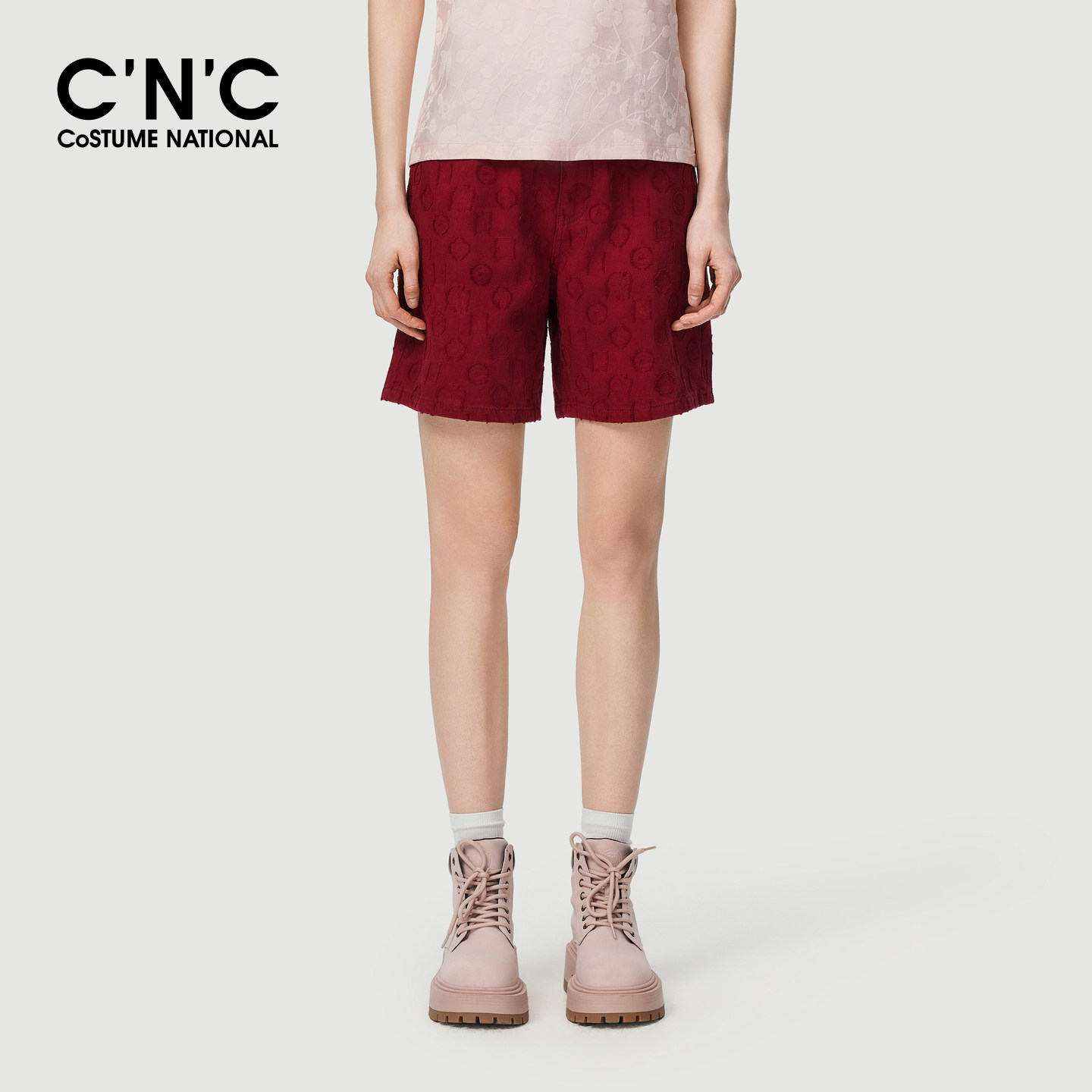 CNC女装官网2026春夏新款红色纯棉牛仔短裤女重工贴布绣五分裤