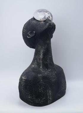 现代简约蓝色人像雕塑艺术摆件样板房家居树脂人物潮流造型