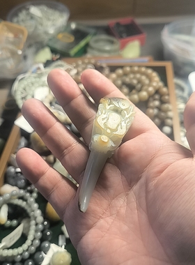 和田玉三色籽料龙牙手把件525144