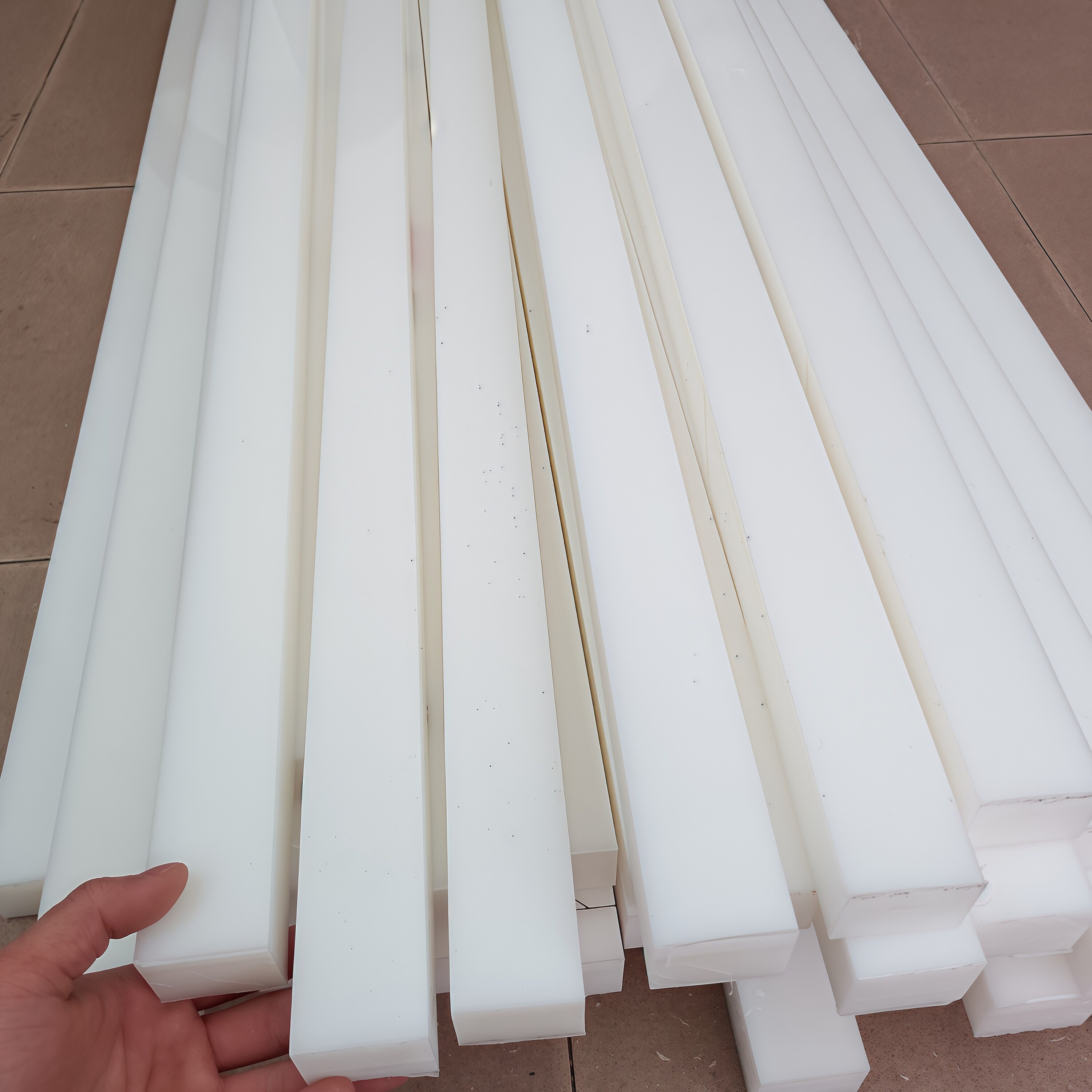 耐磨白色POM方条 聚甲醛赛钢板方条长条10mm20mm25mm30mm40mm50mm