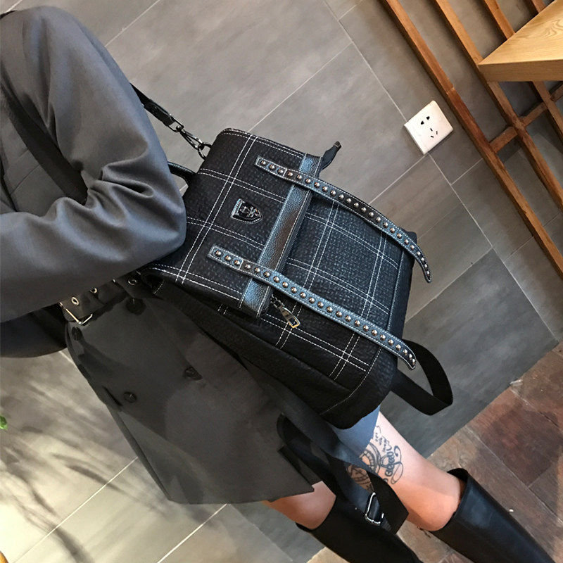 香港潮牌时尚双肩包女春夏新款百搭黑暗系包包大容量格子背包休闲
