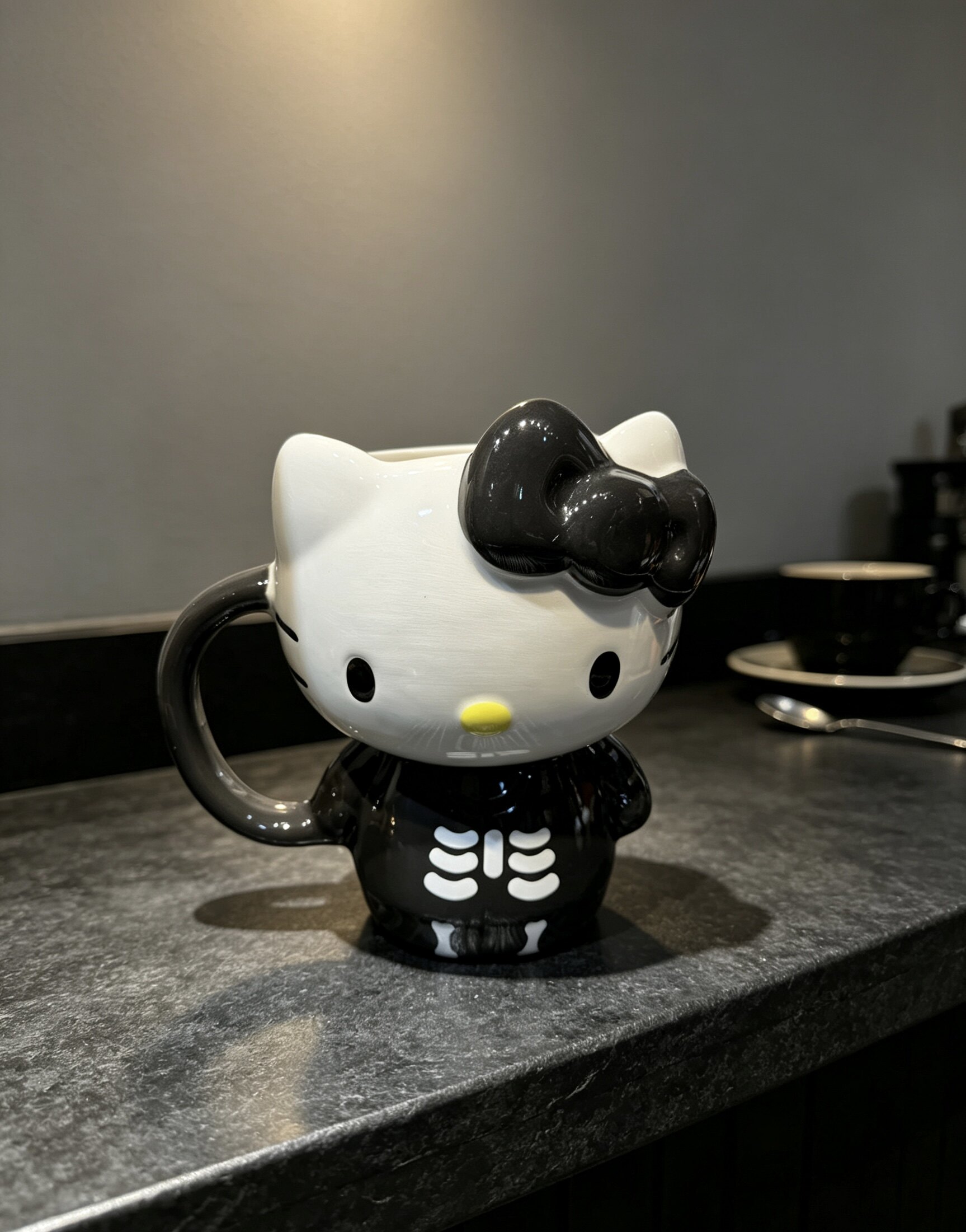 HelloKitty暗黑水杯插花瓶咖啡杯高颜值斗柜可爱桌面摆件笔筒