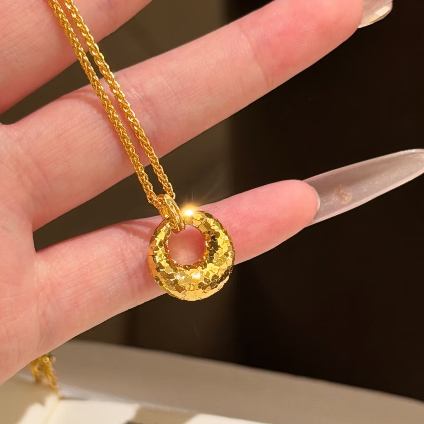 新中式金色碎碎冰金坨坨吊坠项链女超闪小众轻奢小胖福圆环锁骨链