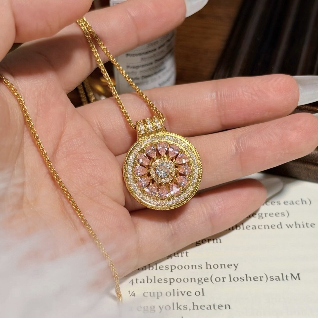 新中式西柚粉色玫瑰花窗满钻罗盘吊坠项链女精致小众锁骨链毛衣链