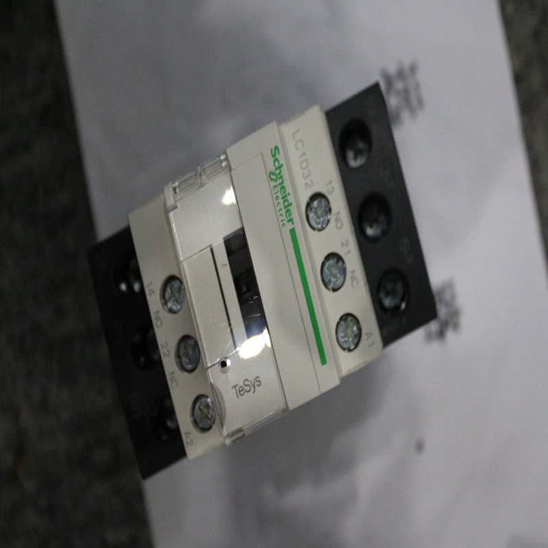 法国 /接触器LC1-D50M7C