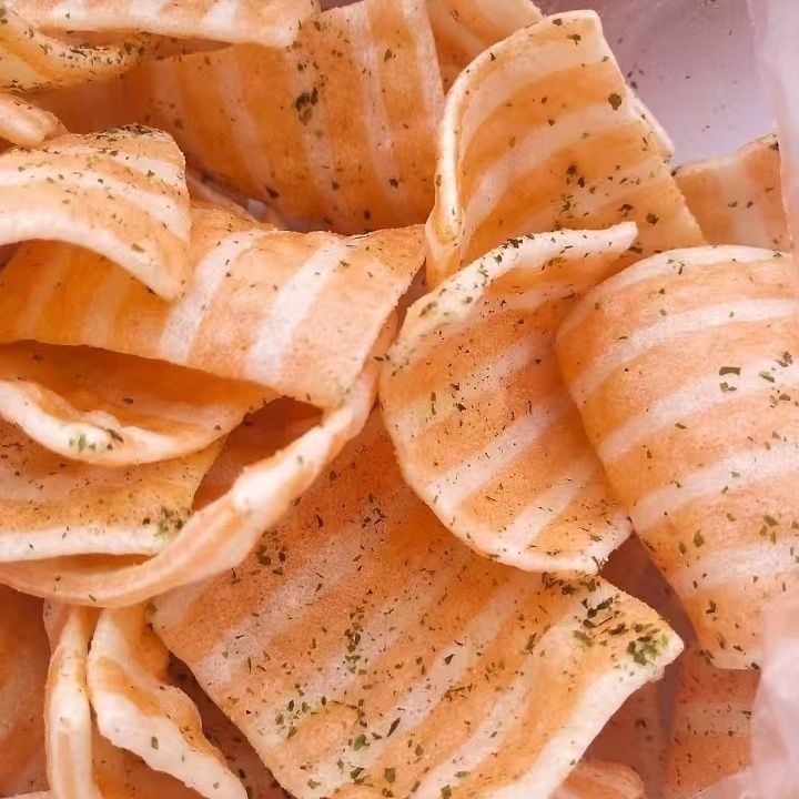 三文鱼片休闲脆片薯片盒装解馋网红追剧零食热款整箱装酥脆