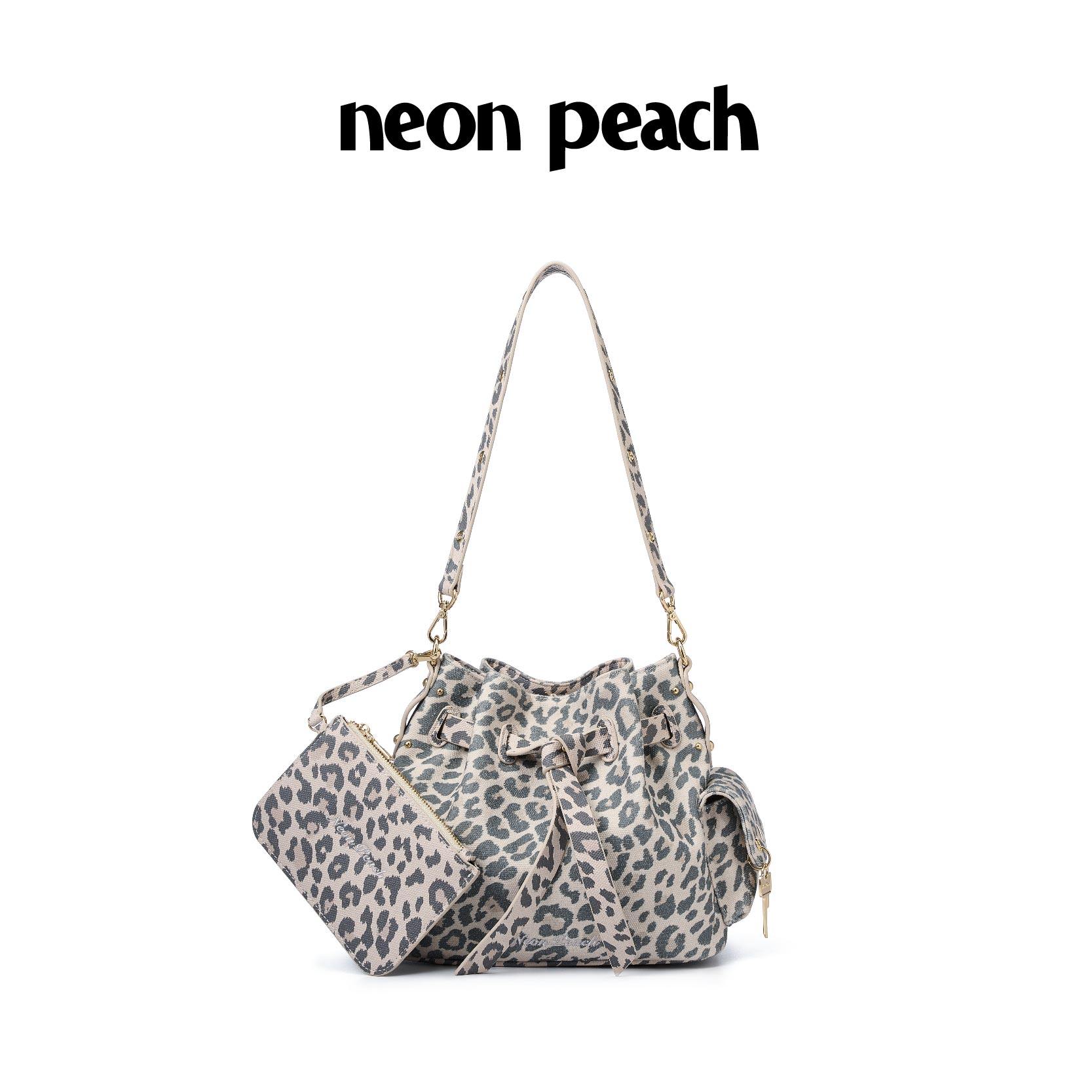 NEON PEACH OFFICE 霓桃原创设计豹纹蝴蝶结水桶双肩包
