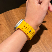 适用Applewatch10硅胶磁吸表带ultra3苹果iwatch11透气表带s8 se2