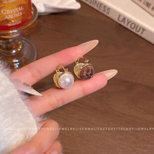 韩系复古豹纹珍珠双面耳环女轻奢高级感气质大气耳钉独特漂亮耳饰
