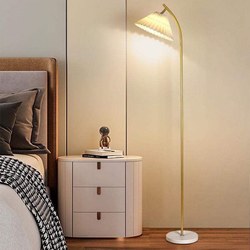 卧室落地灯现代北欧风轻奢客厅沙发床头墙角简约ins风百褶立式台