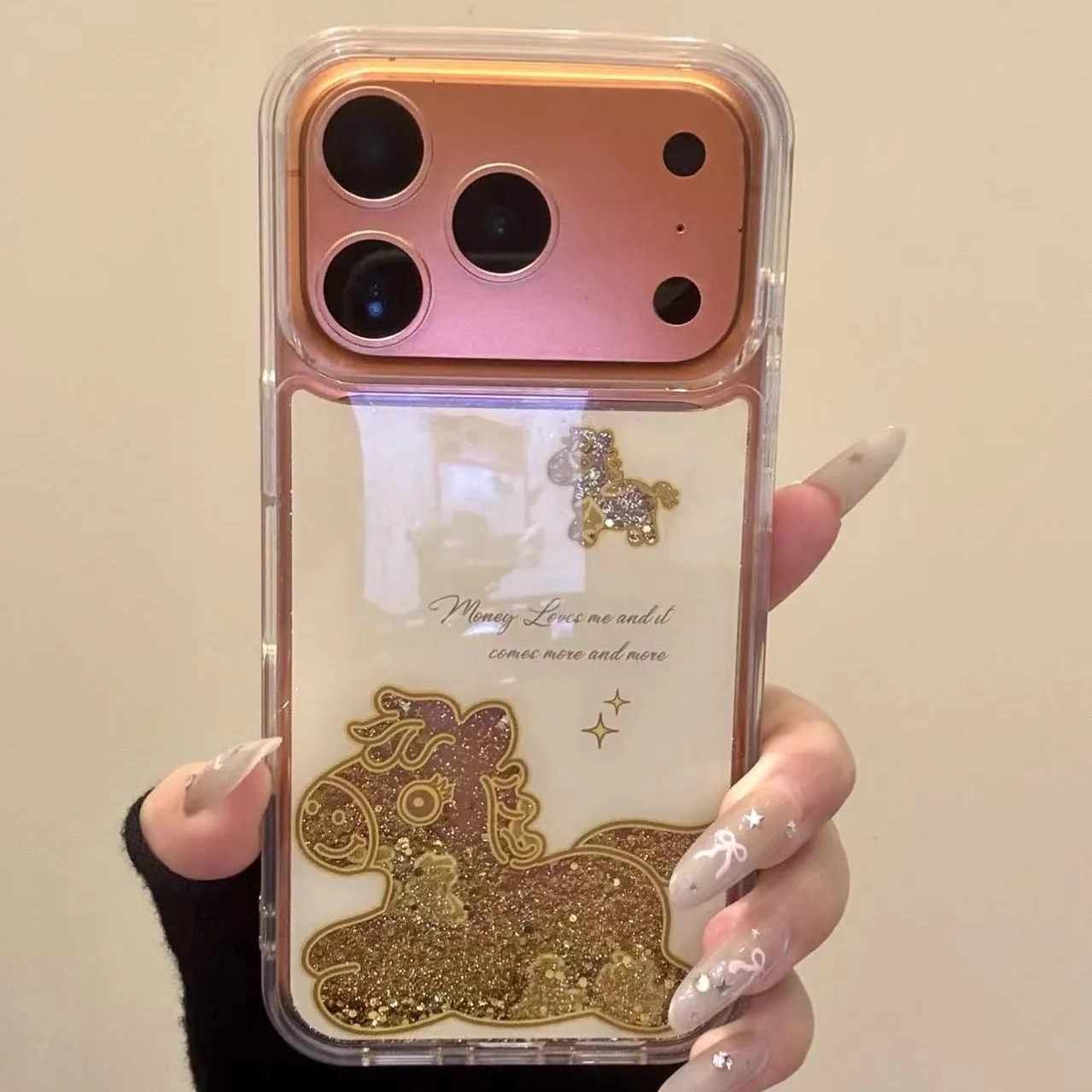 创意黄底闪粉流沙小马适用iPhone17ProMax手机壳16苹果15防摔软14