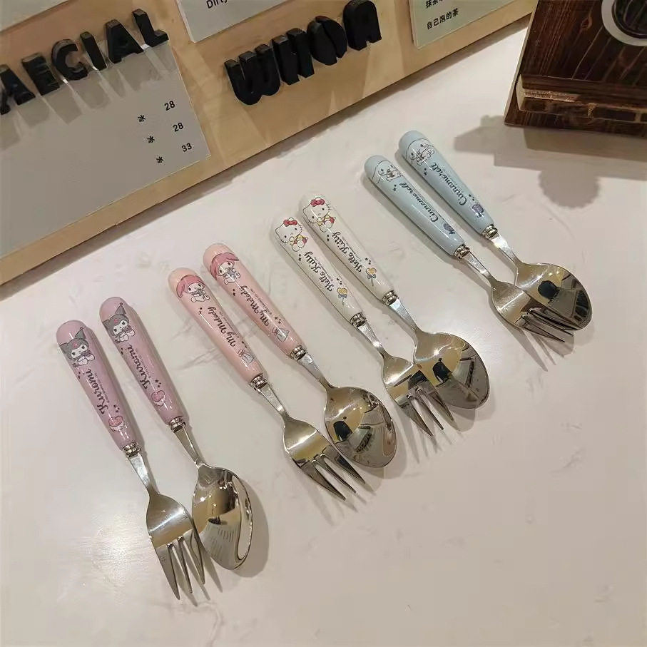 三丽鸥不锈钢儿童餐具勺叉库洛米美乐蒂卡通陶瓷手柄甜品勺水果叉