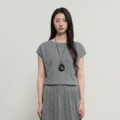 现 GENERAL IDEA 不对称韩版 休闲压褶肌理感设计针织连衣裙