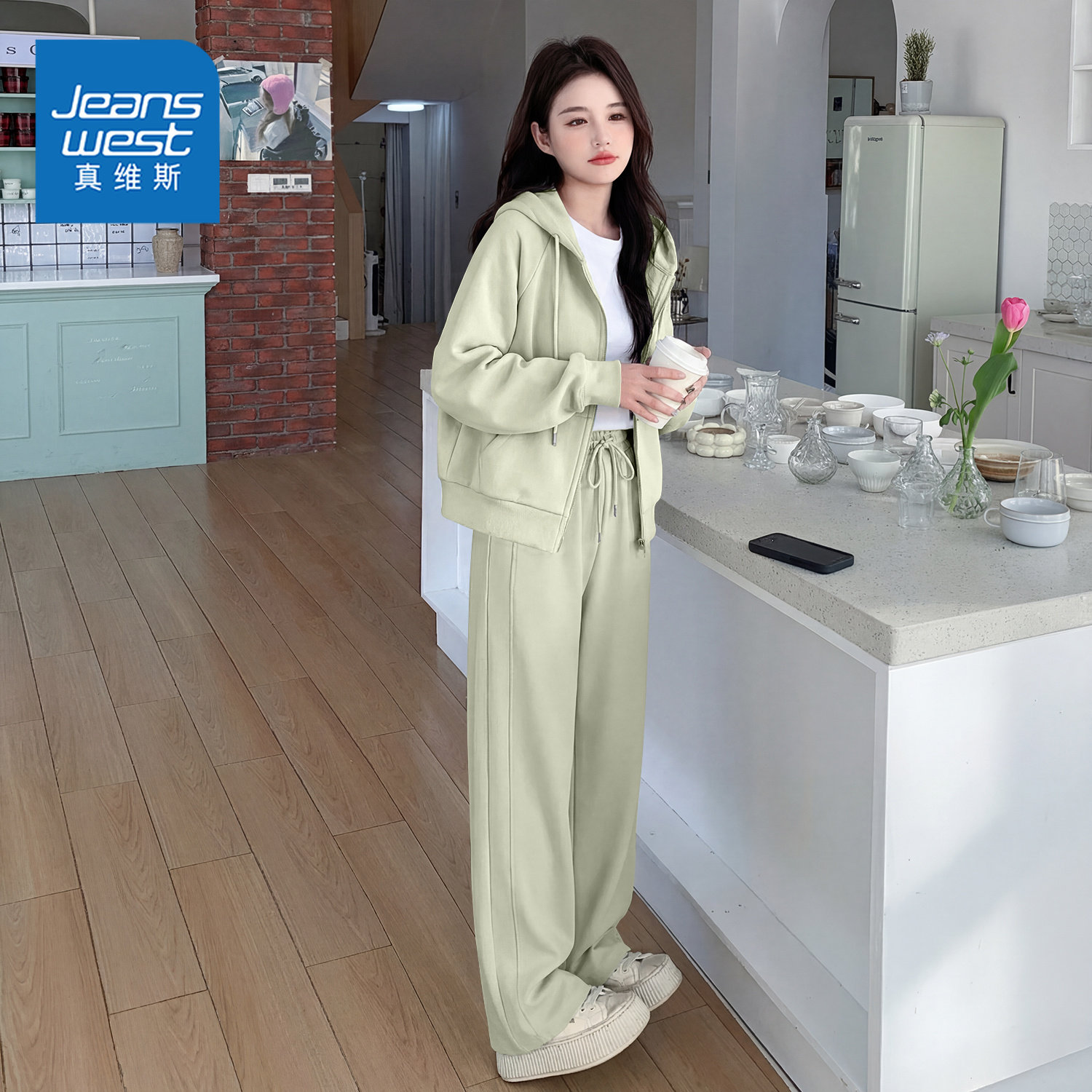 真维斯运动休闲套装女2026新款春季短款连帽外套卫衣直筒裤两件套,女装/女士精品,时尚套装,淘宝优惠券,粉丝福利购,淘宝优惠卷