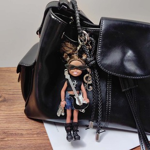 可爱娃娃包挂件吉他手小凯丽黑皮娃娃挂饰音符高级感背包钥匙扣