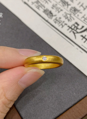 新款越南沙金戒指新中式国潮风磨砂古法轻奢金色宽版镶锆素圈传