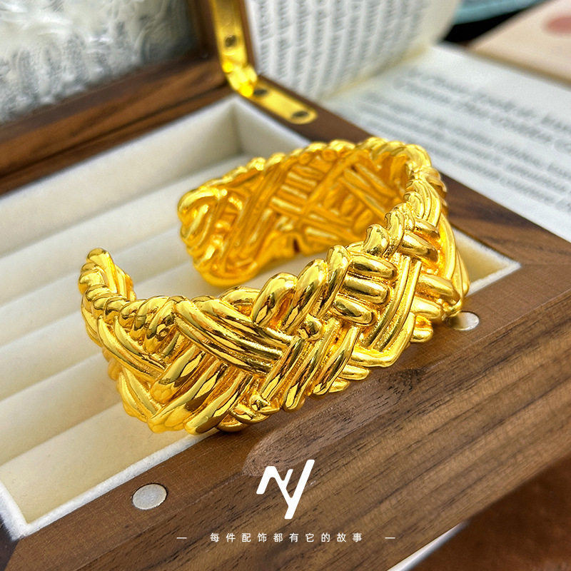 欧美越南沙金不掉色高级感编织麻花开口宽版10mm手镯仿真金色女