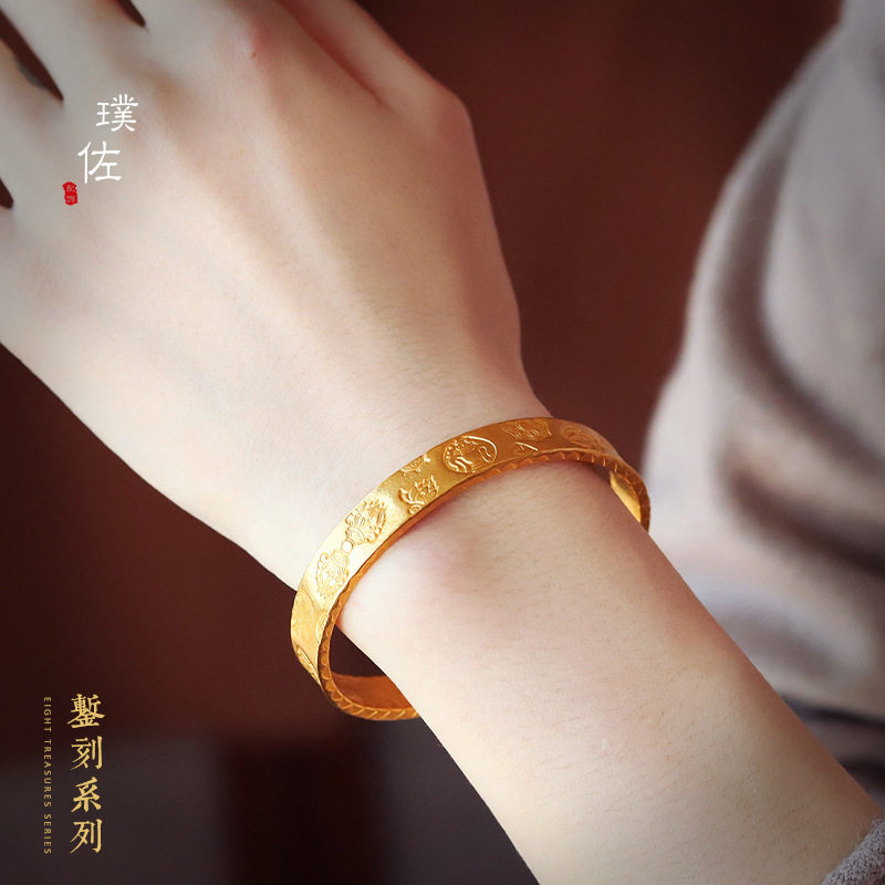 金店同款古法越南沙金贵妃镯手工锤纹八宝图吉言金开口手环女轻奢