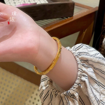新款不掉色沙金复古国潮女款开口吉言手镯古法褶皱手环小众高级感