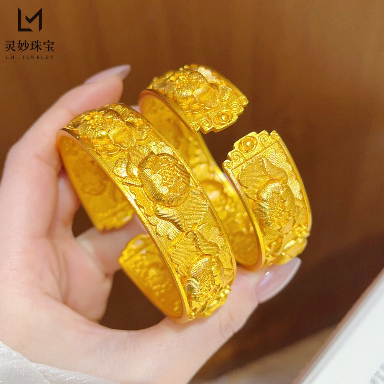 新中式越南沙金不掉色錾刻荣华富贵牡丹花手宽面九朵牡丹镯子开口