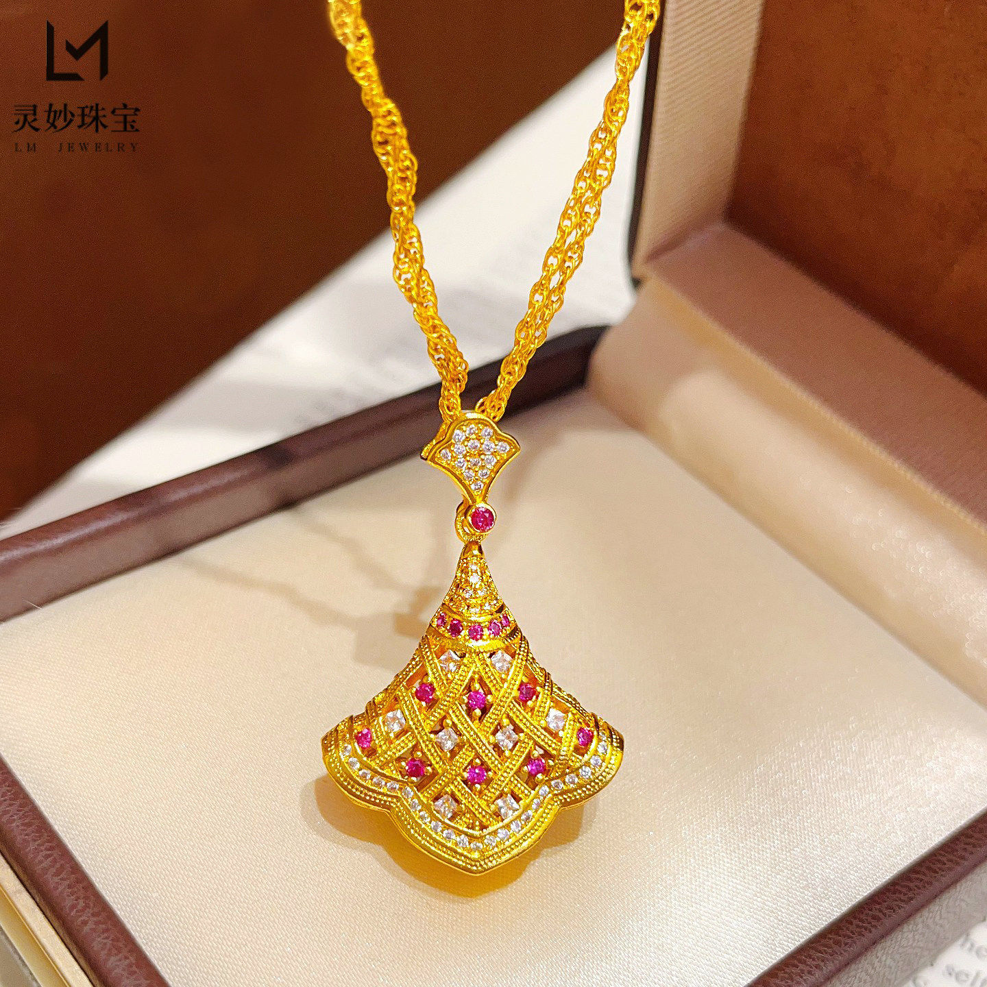 金店同款越南沙金唐宫盛宴唐韵花颜吊坠项链小裙子锁骨链仿真金色