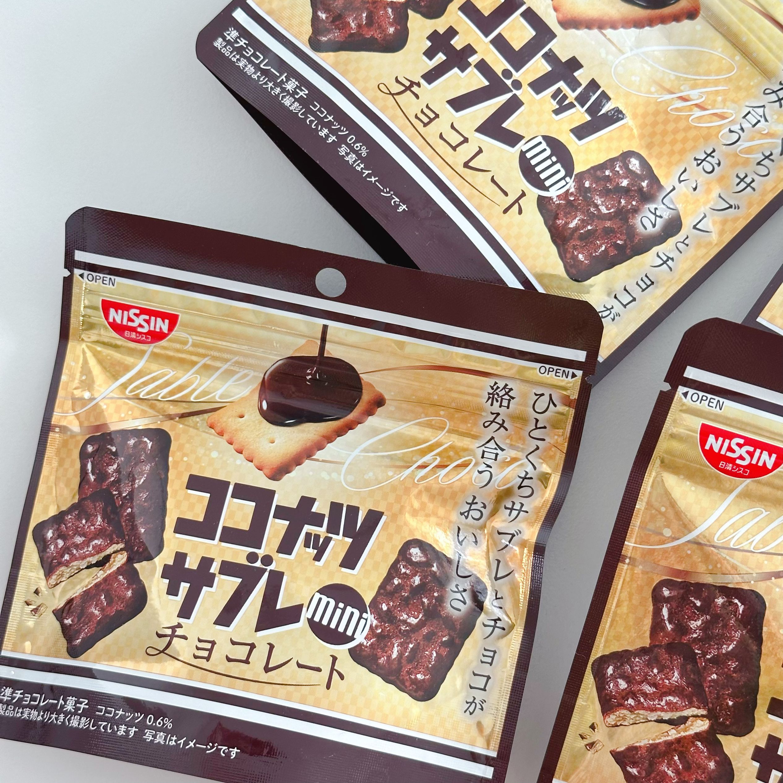 现货日本nissin日清椰香奶油巧克力小饼干儿童零食34g